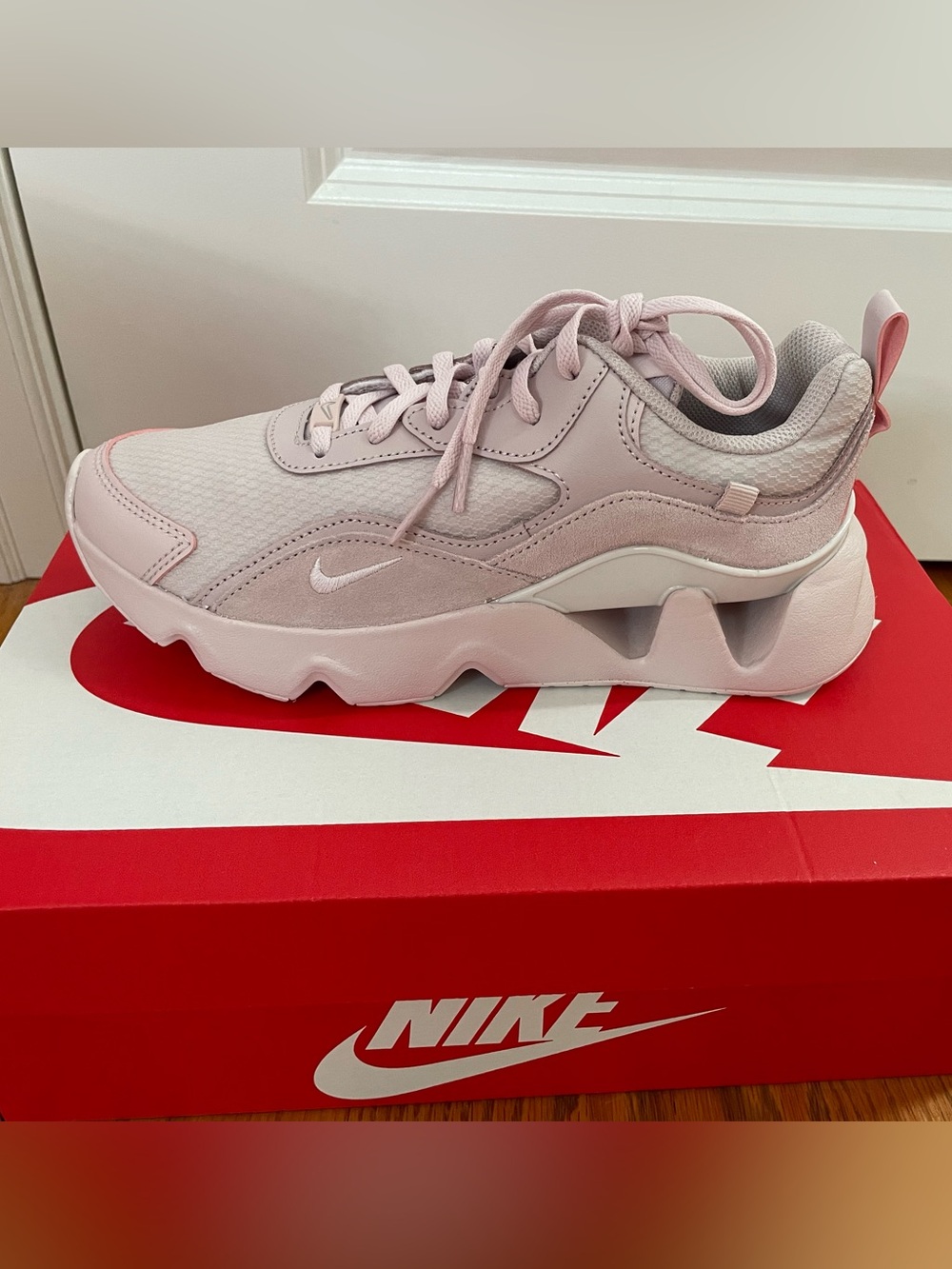 Nike RYZ 365 II Barely Rose Pink Women’s Sneakers Size 7.5 New in Box